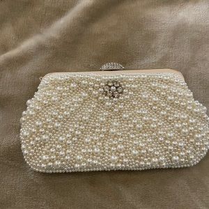 Bridal clutch - with short or long chains for shoulder. Pristine condition.